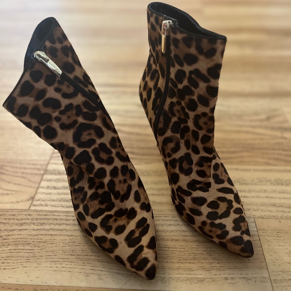Vince Camuto Nandi Leopard Print Cow Hair Heeled Ankle Boots Womens - Size 8.5